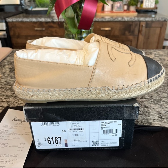 Chanel Women's 2022 Beige and Black Lambskin Leather Espadrilles - Size 38 - Picture 16 of 17
